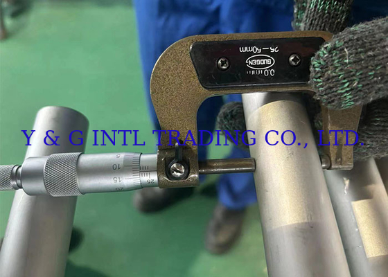 Contenido de impurezas 1% de aleación de titanio pulido longitud del tubo redondo &lt; 15000 mm pared 0,1-10 mm